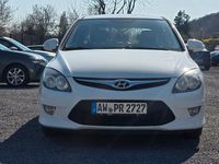 Gebraucht Hyundai i30 Classic 90 PS (66 kW) 2012 Weiß Limousine