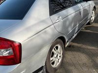 Gebraucht Kia Cerato 105 PS (77 kW) 2005 Grau Limousine