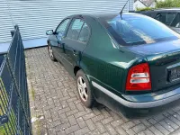 Używany Skoda Octavia 116 KM (85 kW) 2001 Zielony Sedan/Limuzyna