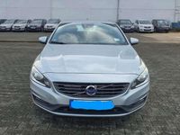 Gebraucht Volvo V60 Momentum 220 PS (161 kW) 2015 Silber Kombi