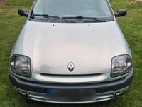 Second-hand Renault Clio II 60 CP (44 kW) 2000 Argintiu Hatchback