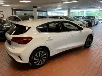 Gebraucht Ford Focus Titanium 116 PS (85 kW) 2023 Frozen white Limousine