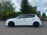Gebraucht Hyundai i30 109 PS (80 kW) 2012 Weiß Kleinwagen