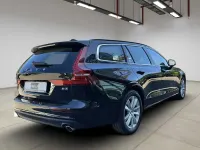 Gebraucht Volvo V60 Core 163 PS (119 kW) 2022 Schwarz Kombi