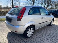 Gebraucht Ford Fiesta 68 PS (50 kW) 2004 Silber Kleinwagen