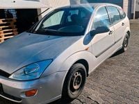 Gebraucht Ford Focus Trend 75 PS (55 kW) 1999 Silber Kleinwagen