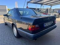 Second-hand Mercedes E300 220 CP (161 kW) 1990 Negru Coupe