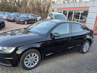 Gebraucht Audi A3 Attraction 150 PS (110 kW) 2014 Mythosschwarz metallic Limousine