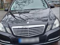 Gebraucht Mercedes E220 170 PS (125 kW) 2012 Schwarz Limousine