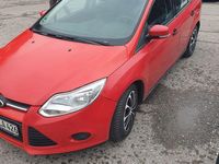 Używany Ford Focus Ambiente 101 KM (74 kW) 2014 Czerwony Sedan/Limuzyna