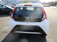 gebraucht Toyota Aygo x-play Team Deutschland mit WKR 8-fach bereift