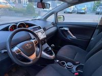Gebraucht Toyota Verso Edition 132 PS (97 kW) 2012 Platin silber metallic Van / Kleinbus