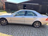 Gebraucht Mercedes C180 142 PS (104 kW) 2003 Silber Limousine