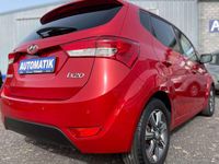 Gebraucht Hyundai ix20 125 PS (91 kW) 2016 Ultimate red / mic Kleinwagen
