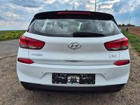 Gebraucht Hyundai i30 Select 99 PS (72 kW) 2018 Weiß Limousine