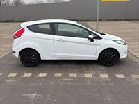 Gebraucht Ford Fiesta Trend 95 PS (69 kW) 2011 Weiß Kleinwagen