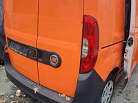 Gebraucht Fiat Doblò 75 PS (55 kW) 2016 Orange Van / Kleinbus