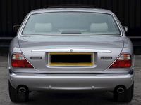 Gebraucht Jaguar XJ8 284 PS (208 kW) 2000 Silber Limousine