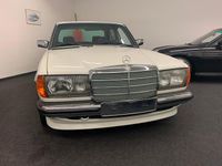 Gebraucht Mercedes 200 245 PS (180 kW) 1984 Weiß Limousine