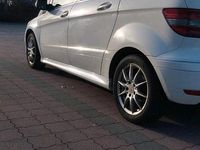 Gebraucht Mercedes B180 109 PS (80 kW) 2009 Weiß Van / Kleinbus