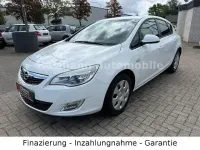 Gebraucht Opel Astra Design Edition 116 PS (85 kW) 2011 Schneeweiss/olympic/summit whi Limousine