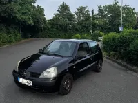 Używany Renault Clio II Authentique 58 KM (42 kW) 2004 Czarny Sedan/Limuzyna