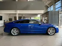 Gebraucht Audi S7 Sportback Ambiente 344 PS (253 kW) 2022 Ultrablau metallic (metallic) Kleinwagen