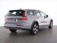 Gebraucht Volvo V60 CC Plus 197 PS (144 kW) 2024 Grau vapour grey / metallic Kombi