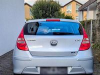 Gebraucht Hyundai i30 Edition 109 PS (80 kW) 2010 Silber Limousine