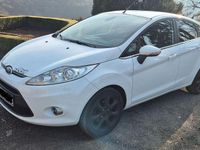 Gebraucht Ford Fiesta 97 PS (71 kW) 2012 Weiß Kleinwagen