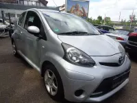 Używany Toyota Aygo Cool 68 KM (50 kW) 2012 Srebrny Hatchback