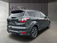 Usado Ford Kuga ST-Line 182 HP (133 kW) 2017 Verde SUV
