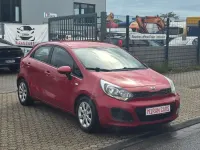 Gebraucht Kia Rio Attract 86 PS (63 kW) 2014 Rot Limousine