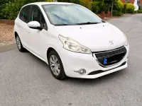 Gebraucht Peugeot 208 Active 82 PS (60 kW) 2012 Weiß Kleinwagen