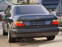 Gebraucht Mercedes E500 326 PS (239 kW) 1991 Blauschwarzmetallic Limousine