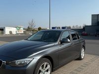 Gebraucht BMW 318 143 PS (105 kW) 2015 Blau Limousine
