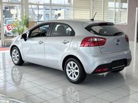 Gebraucht Kia Rio Edition 7 109 PS (80 kW) 2015 Silber Limousine