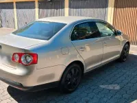 Używany VW Jetta Comfortline 102 KM (75 kW) 2005 Złoty Sedan/Limuzyna
