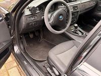 Gebraucht BMW 320 170 PS (125 kW) 2008 Schwarz Limousine