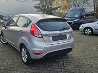Gebraucht Ford Fiesta Ambiente 80 PS (58 kW) 2015 Silber Limousine