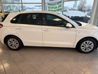 Gebraucht Hyundai i30 Pure 101 PS (74 kW) 2017 Weiß Limousine