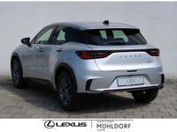 Neu Lexus LBX 136 PS (100 kW) 2025 Silber (platinsilber) SUV