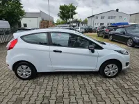 Gebraucht Ford Fiesta Ambiente 60 PS (44 kW) 2015 Weiß Kleinwagen