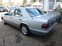 Second-hand Mercedes E280 193 CP (141 kW) 1994 Argintiu Berlinǎ