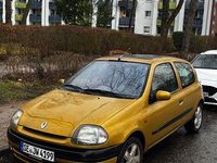 Gebraucht Renault Clio II 54 PS (39 kW) 1998 Gold Limousine
