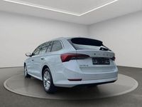 Gebraucht Skoda Octavia 150 PS (110 kW) 2024 Moonweissmet. Kombi
