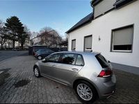Gebraucht VW Golf VII Highline 125 PS (91 kW) 2017 Grau Limousine