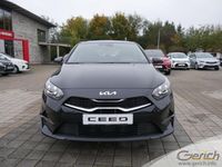 Neu Kia Ceed Comfort 159 PS (116 kW) 2025 Schwarz Kleinwagen
