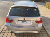 Gebraucht BMW 320 150 PS (110 kW) 2007 Silber Kombi