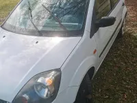Usata Ford Fiesta 69 CV (50 kW) 2006 Bianco Utilitaria